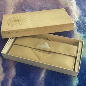 Vintage Lady Buxton Cream Leather Card & Key Wallet